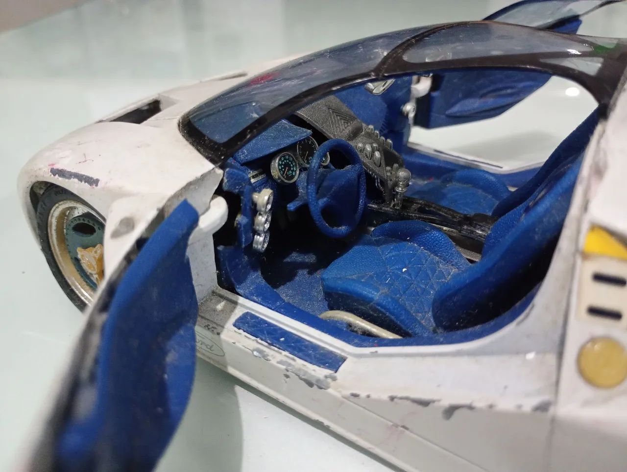 Miniatura Ford GT90 Escala 1/18 Maisto(para restauro) - Foto 3