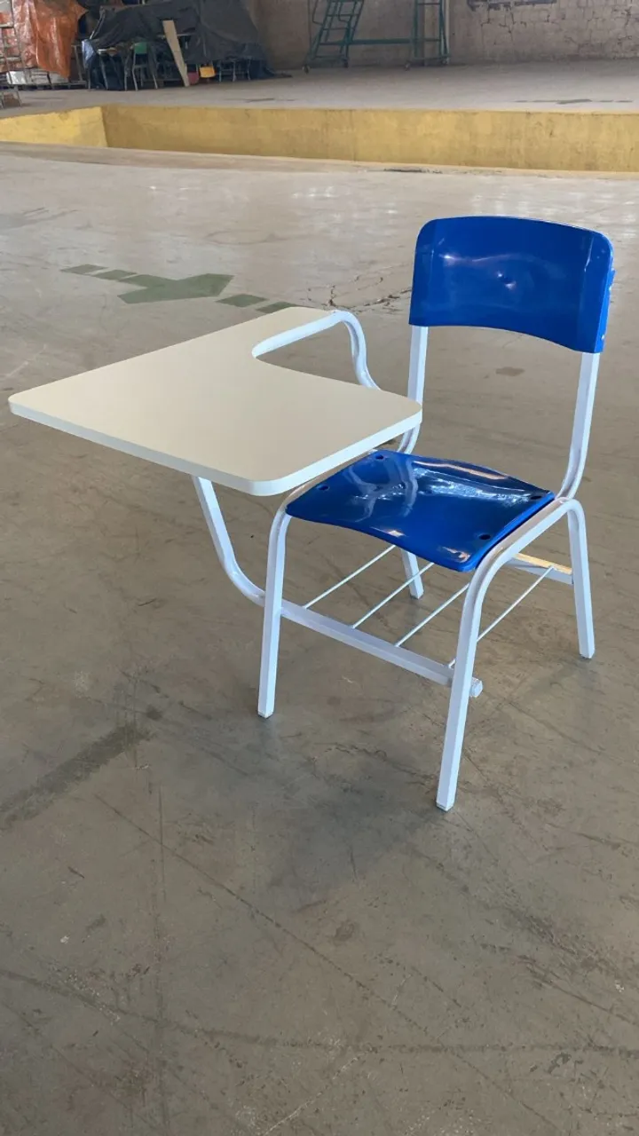 Carteira cadeira escolar infantil com braço pranchetao