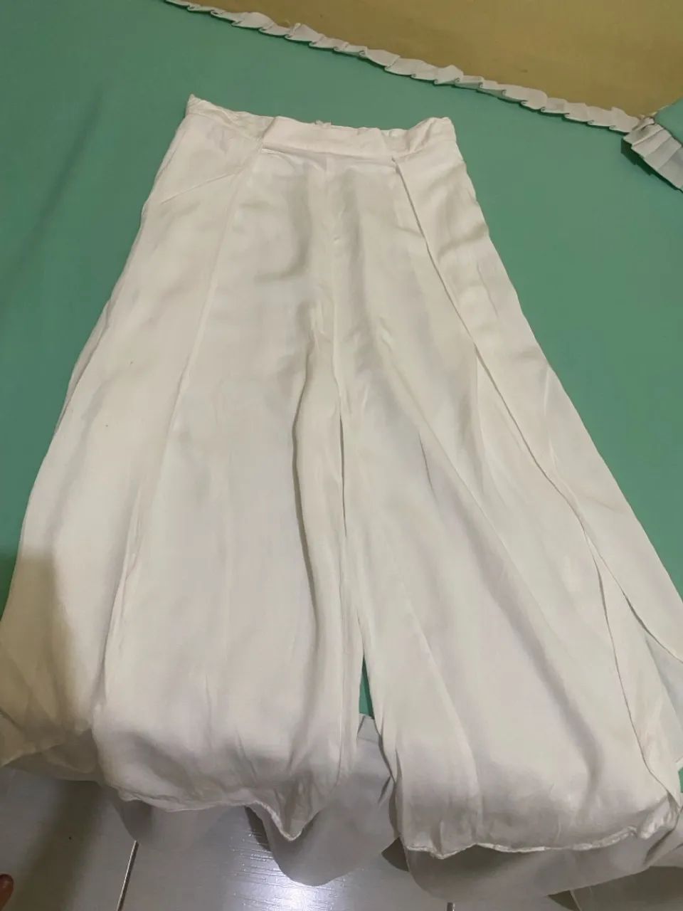 Calça branca pantalona 
