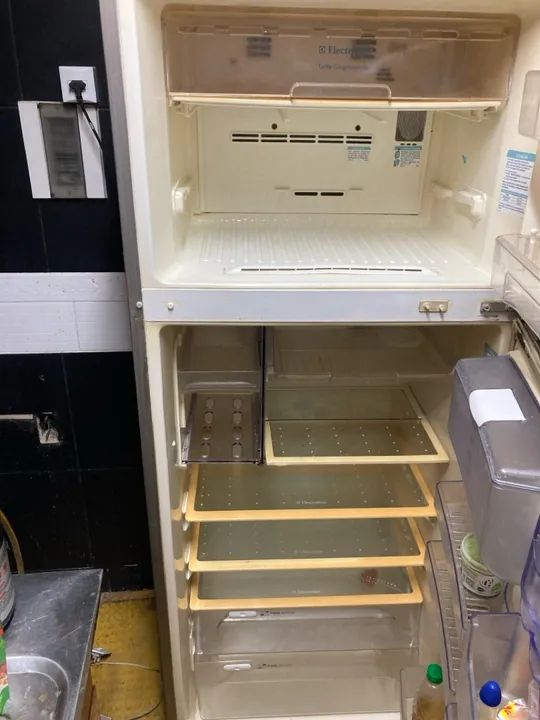 Geladeira frost free com água na porta  - Foto 3
