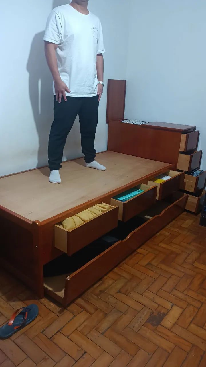 Cama de solteiro com 3 gavetas e auxiliar e baú embutido c/ 4 gavetas - Foto 3