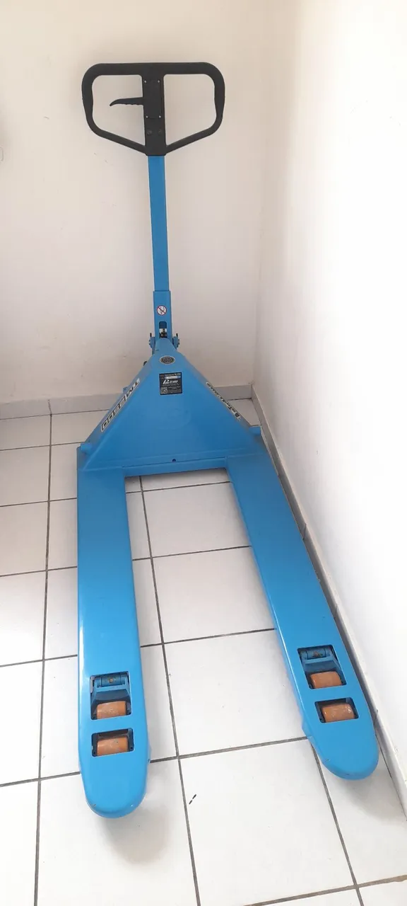Paleteira 2,5 toneladas paletrans