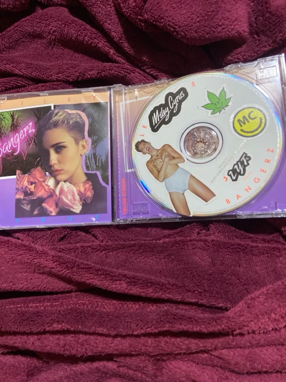 CD Miley Cyrus - Bangerz (Deluxe Edition) - Original - Foto 3