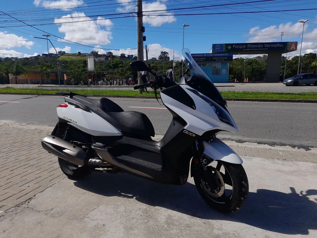 Troco Scooter 300cc 2022 com abs - Só 14.900km