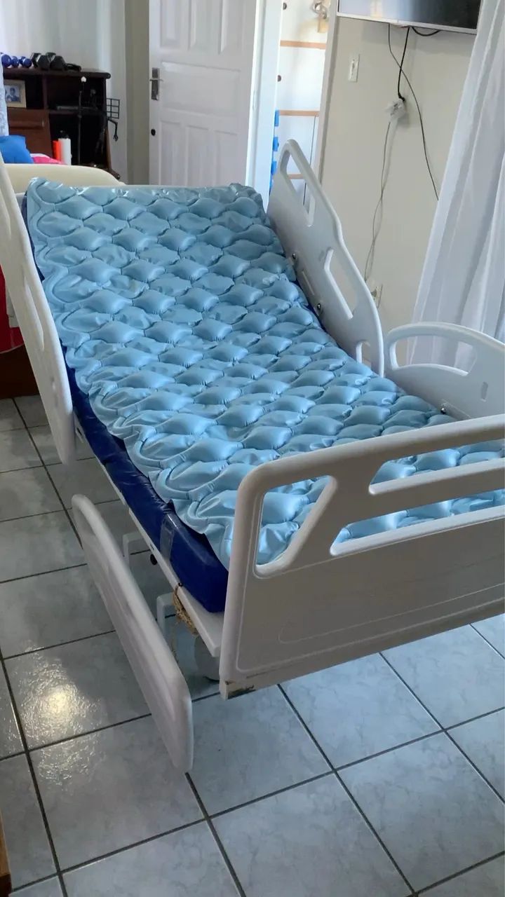 Cama hospitalar motorizada