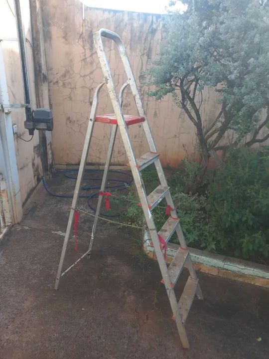 Vende escada de alumínio 6  degrau  - Foto 4