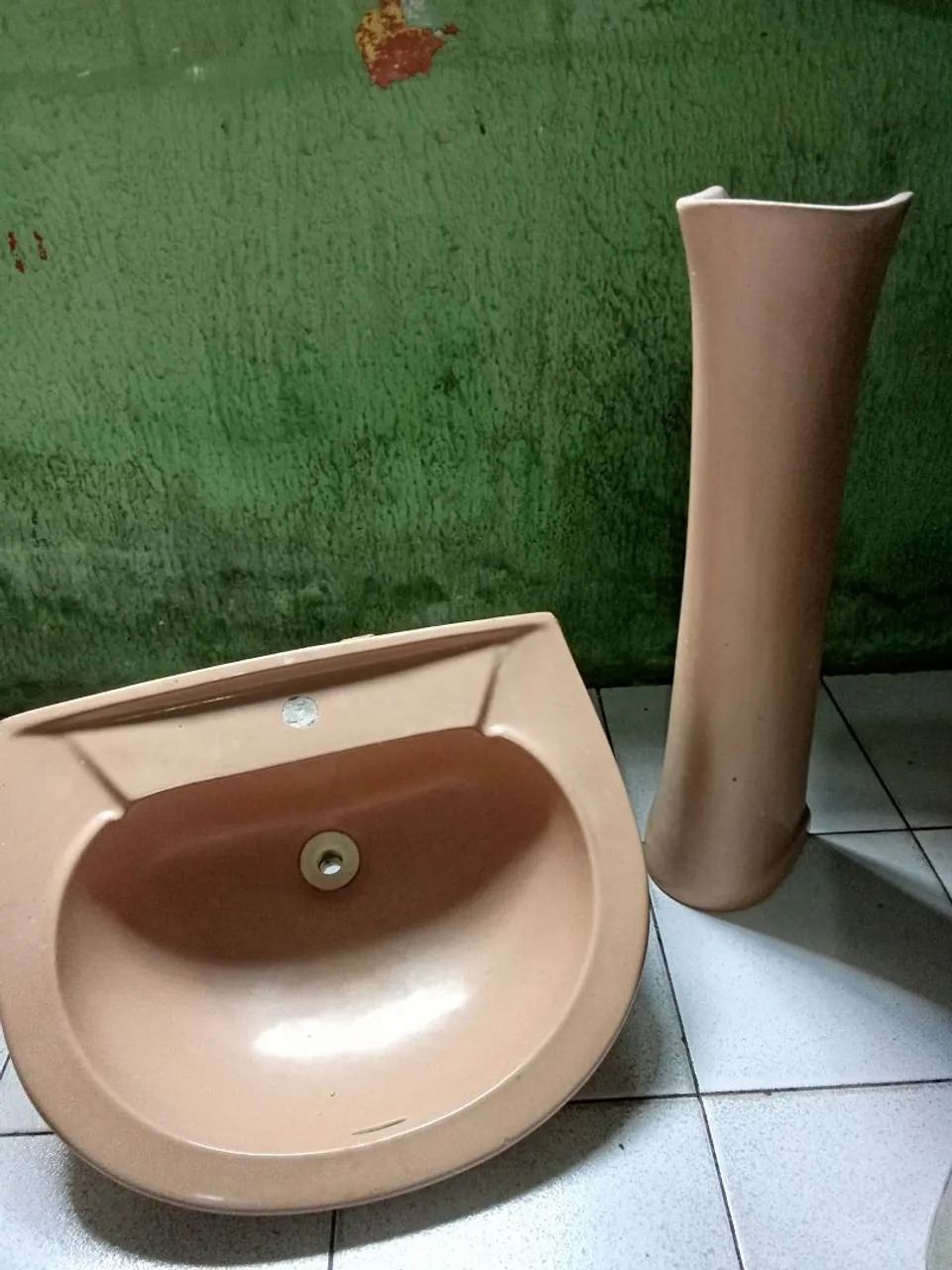 Cuba e Coluna de Cerâmica Bege