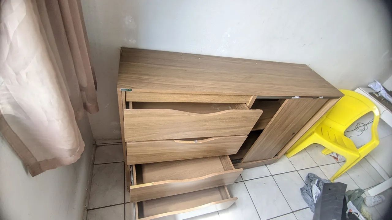 Cômoda usada com avarias (empenada) - Foto 4