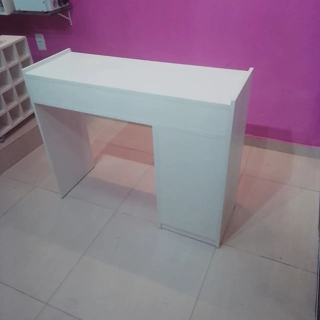 Mesa de Manicure Com Armário e Prateleira - Foto 4