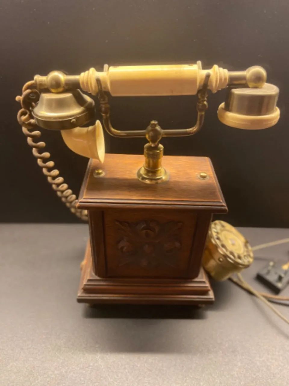 Telefone Antigo de Mesa em Madeira