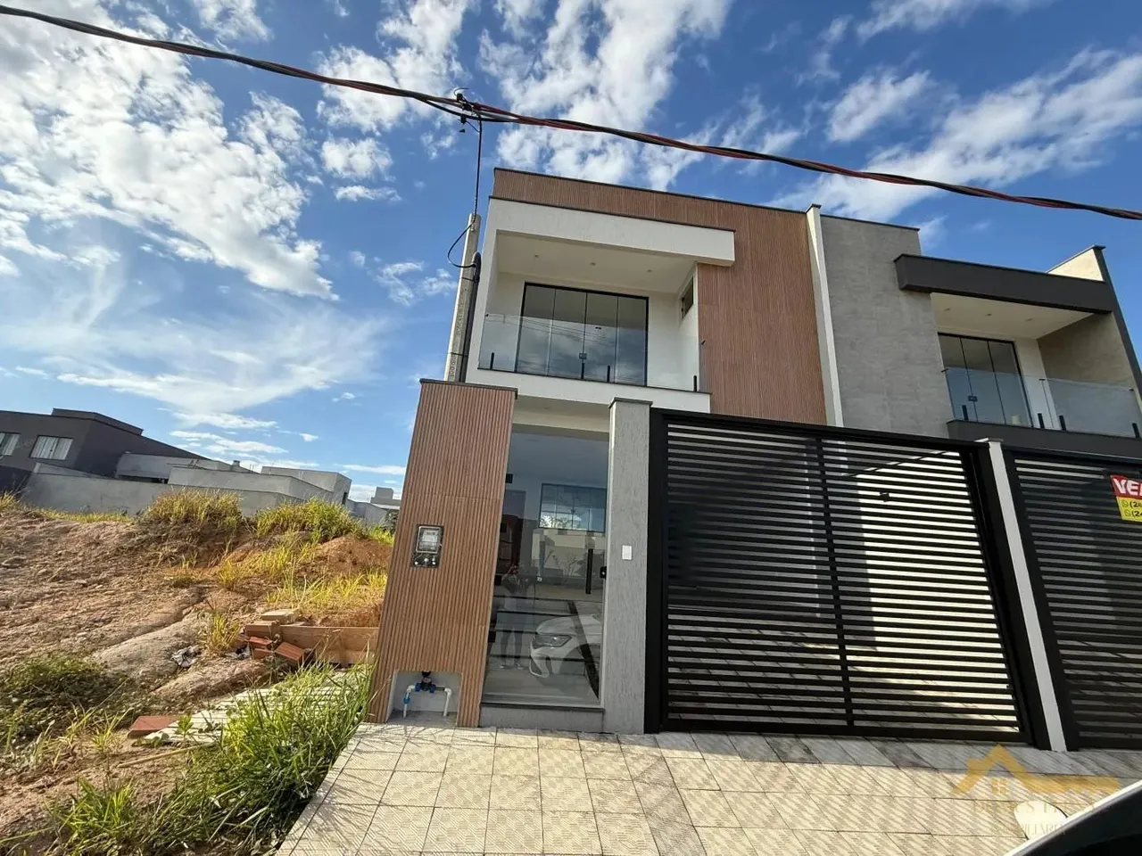 Casa para Venda em Volta Redonda, Jardim Belvedere, 3 dormitórios, 3 suítes, 4 banheiros,