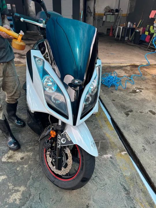 Scooter 300cc branca impecável