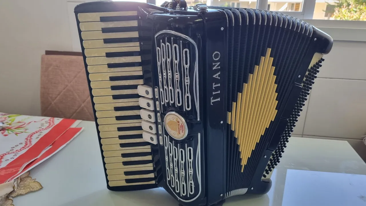 Acordeão Titano 3 vós oitavada