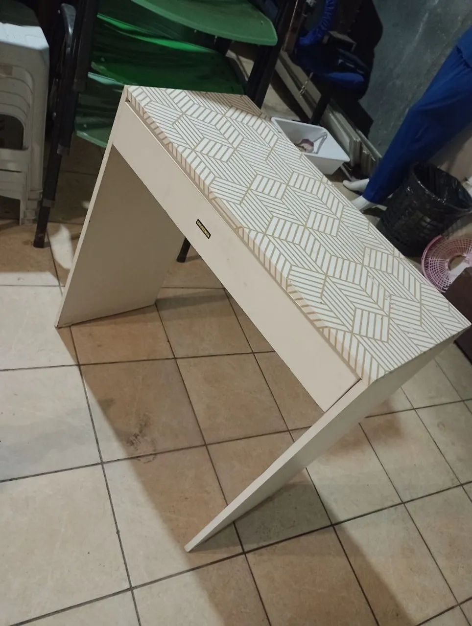 ESCRIVANINHA BRANCA COM GAVETA 64573995445505121