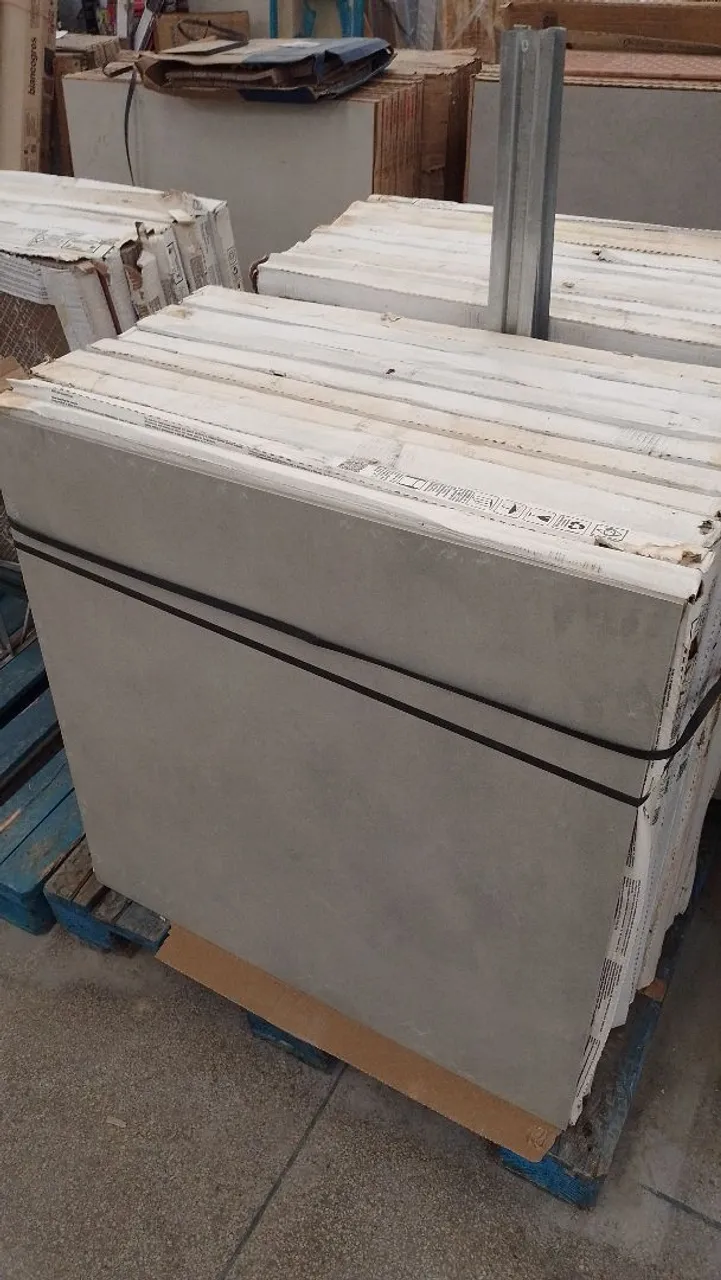 Porcelanato externo 84x84 Delta R$43,90 M2. Saldo ponta de estoque.
