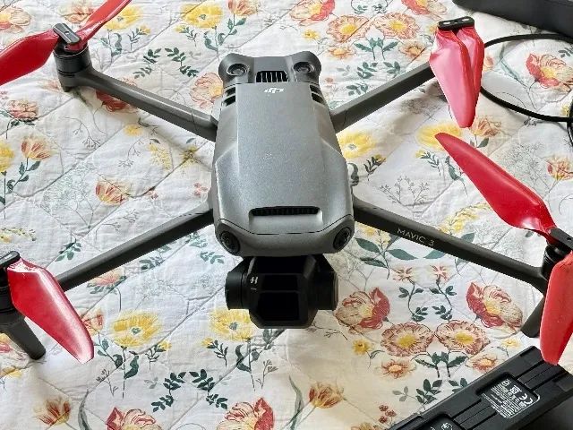 Drone DJI Mavic 3 Fly More Combo + Controle com Tela + 3 Baterias + Carregador Inteligente - Foto 6