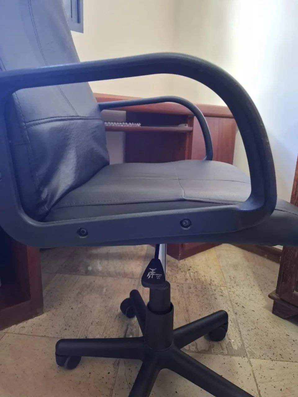 Cadeira de escritório giratória com regulagem - Foto 5