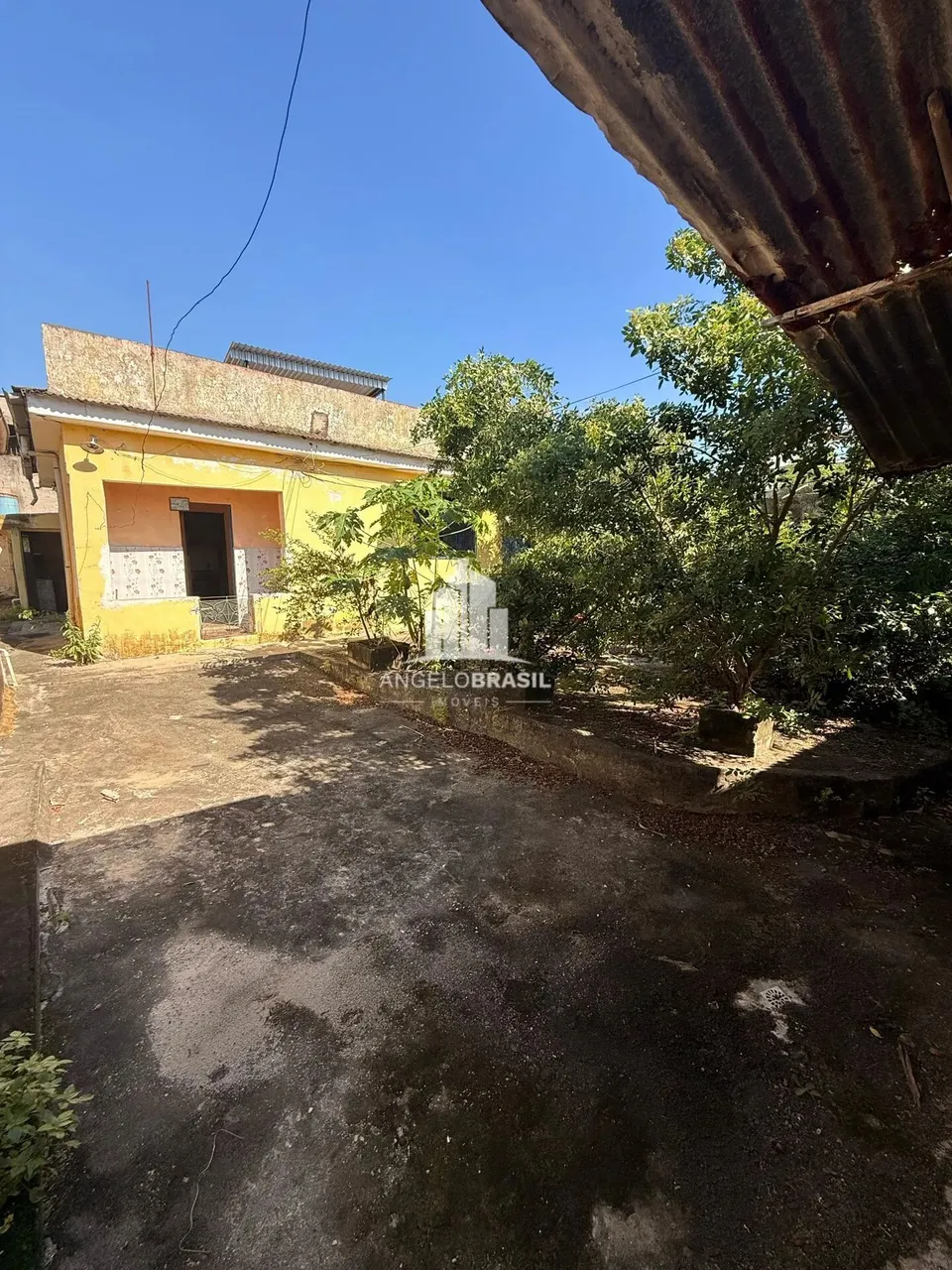 Terreno amplo + imóvel com espaço comercial no Caiçara, Nova Iguaçu