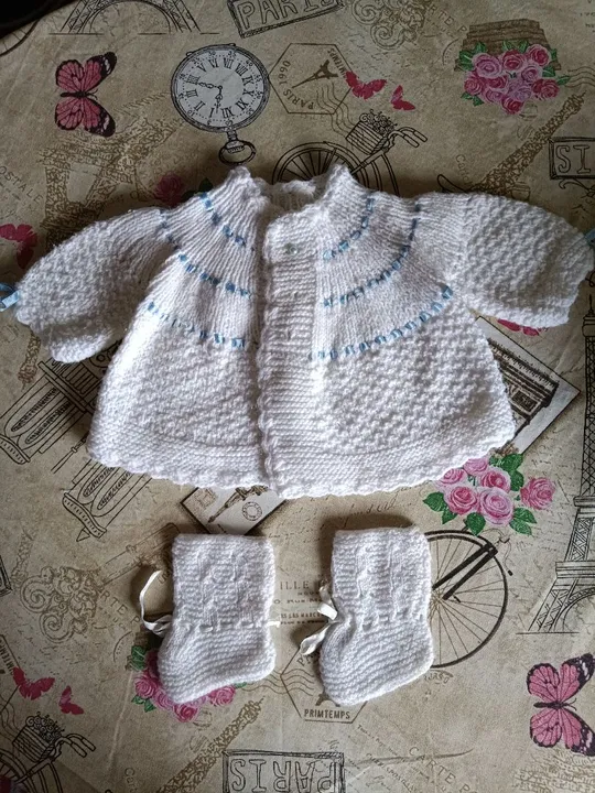 Conjunto de Cardigã e Botinhas para Bebê