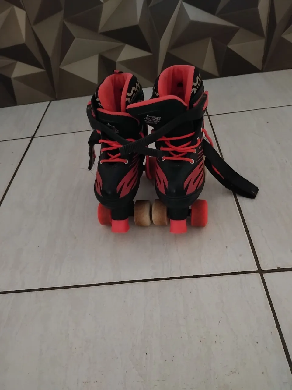 Patins Roller Infantil - Preto com Vermelho
