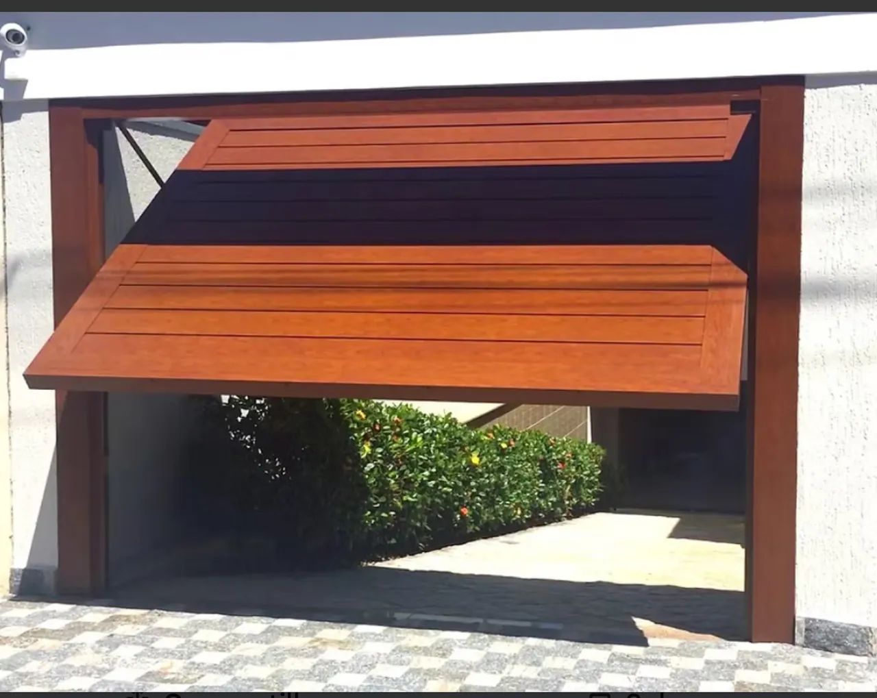 Portão basculante em alumínio automático. Instalado.  - Foto 2