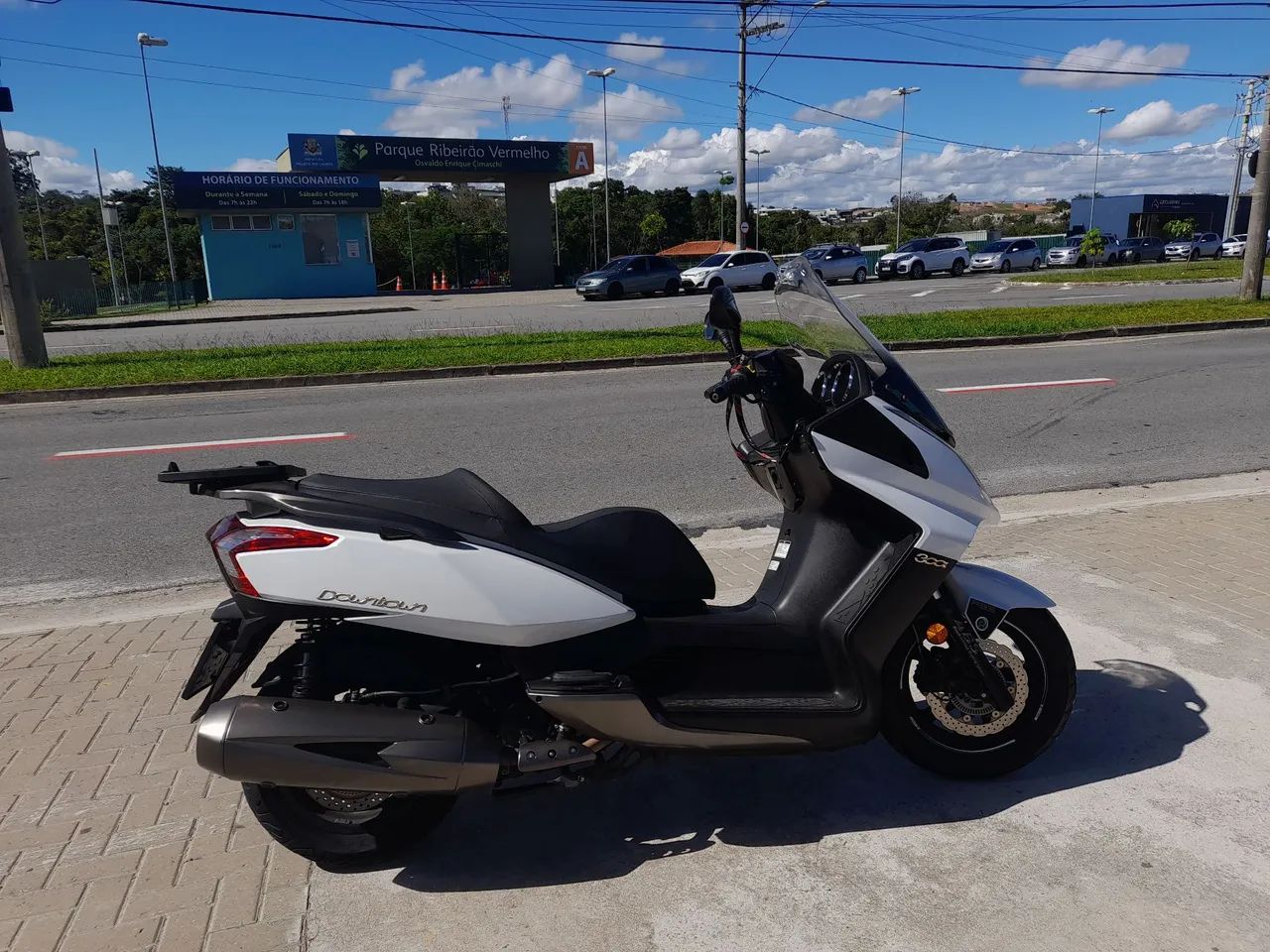 Troco Scooter 300cc 2022 com abs - Só 14.900km - Foto 2