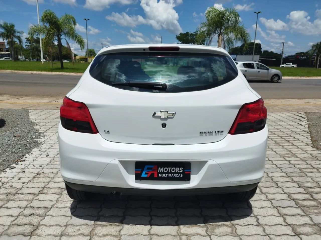CHEVROLET ONIX HATCH LTZ 1.4 8V FlexPower 5p Mec. - Foto 4