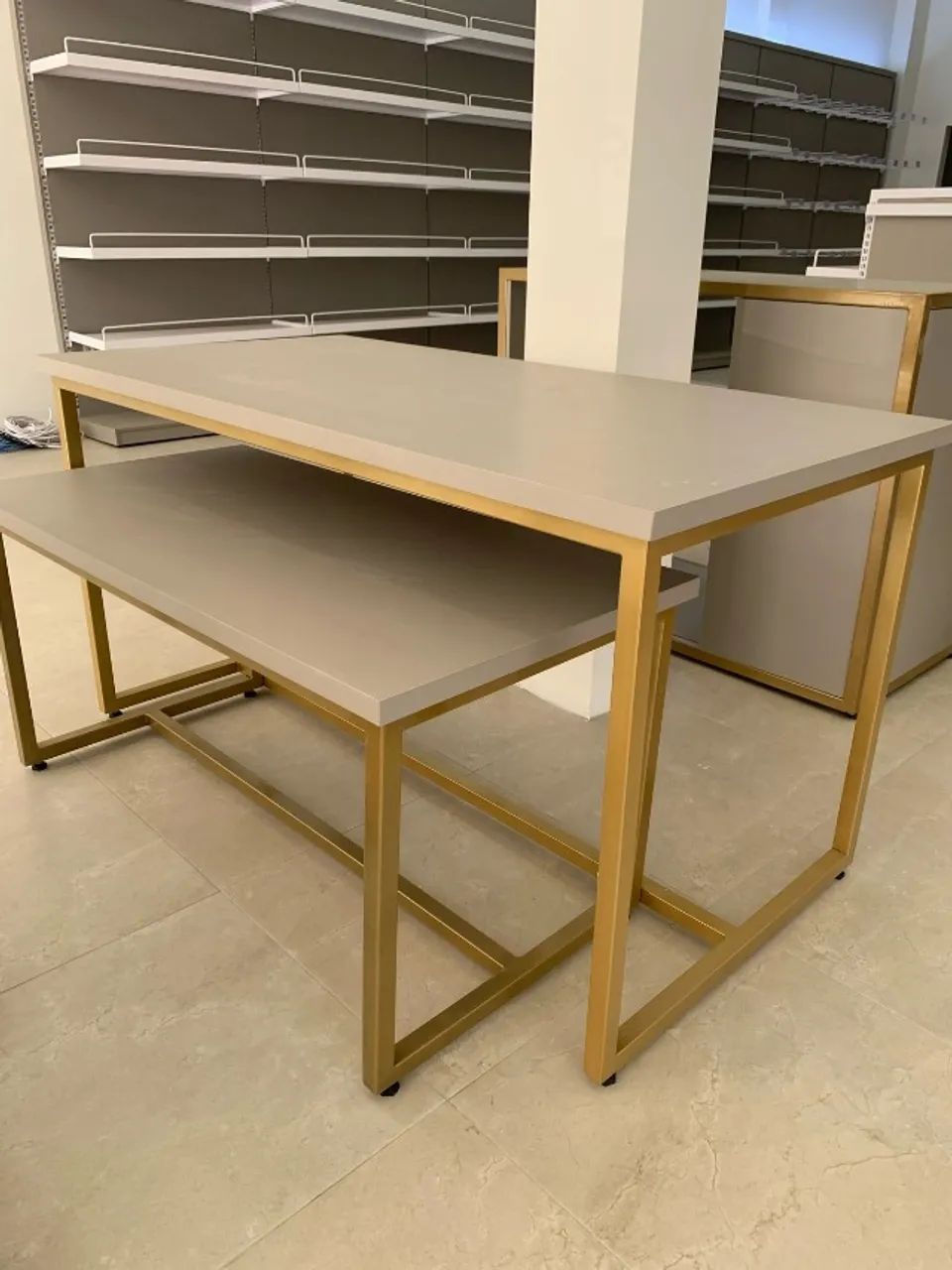 Gôndolas Vestuário e Lojas Diversas  - Foto 2