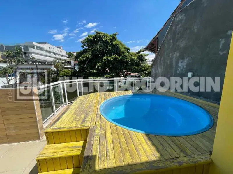 Ilha do Governador - Jardim Guanabara - VENDA - Casa Triplex - 3 Quartos (Suíte) - Varanda