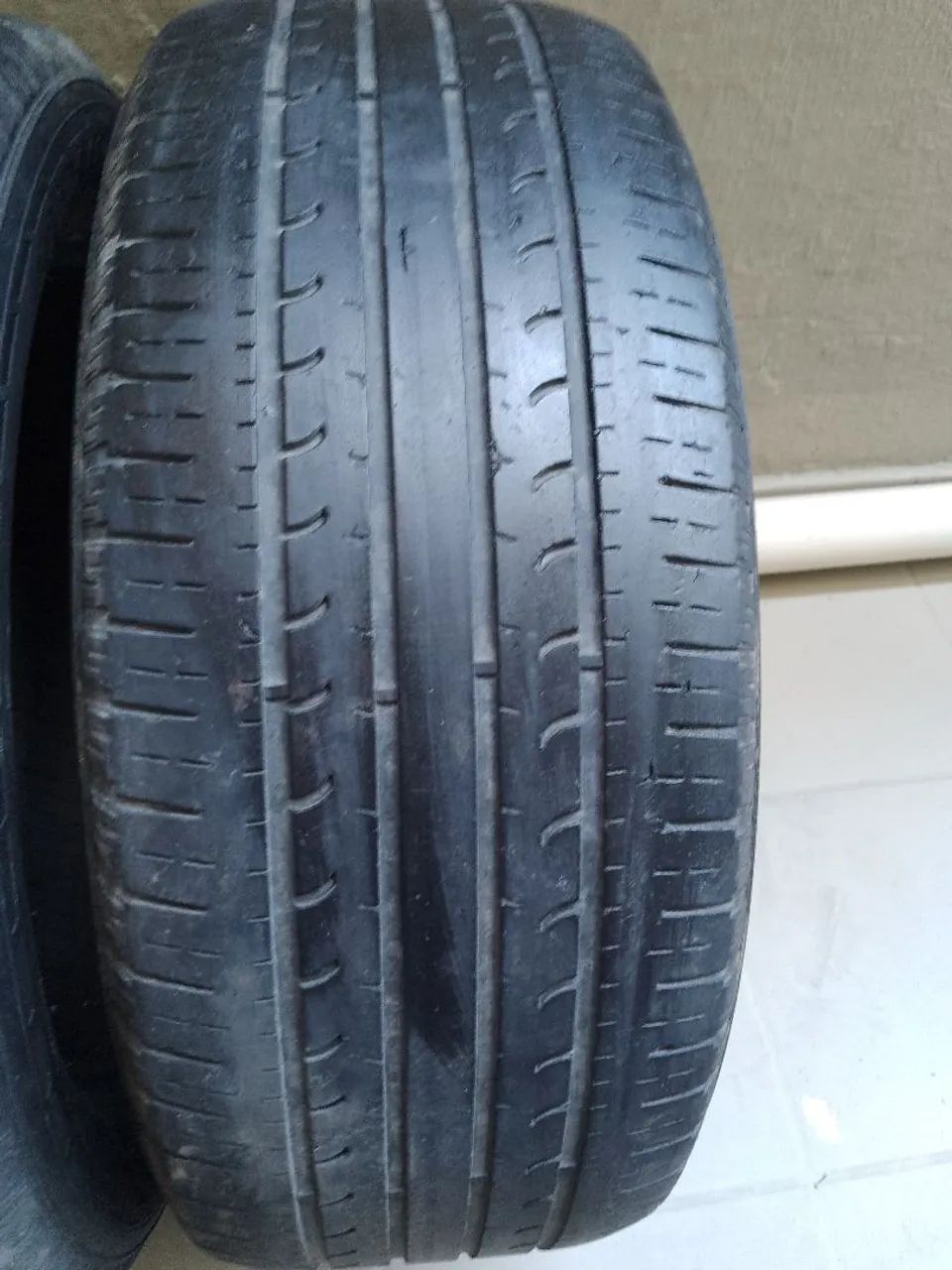 Pneu Goodyear 215x55 r17 par 300.00 - Foto 4