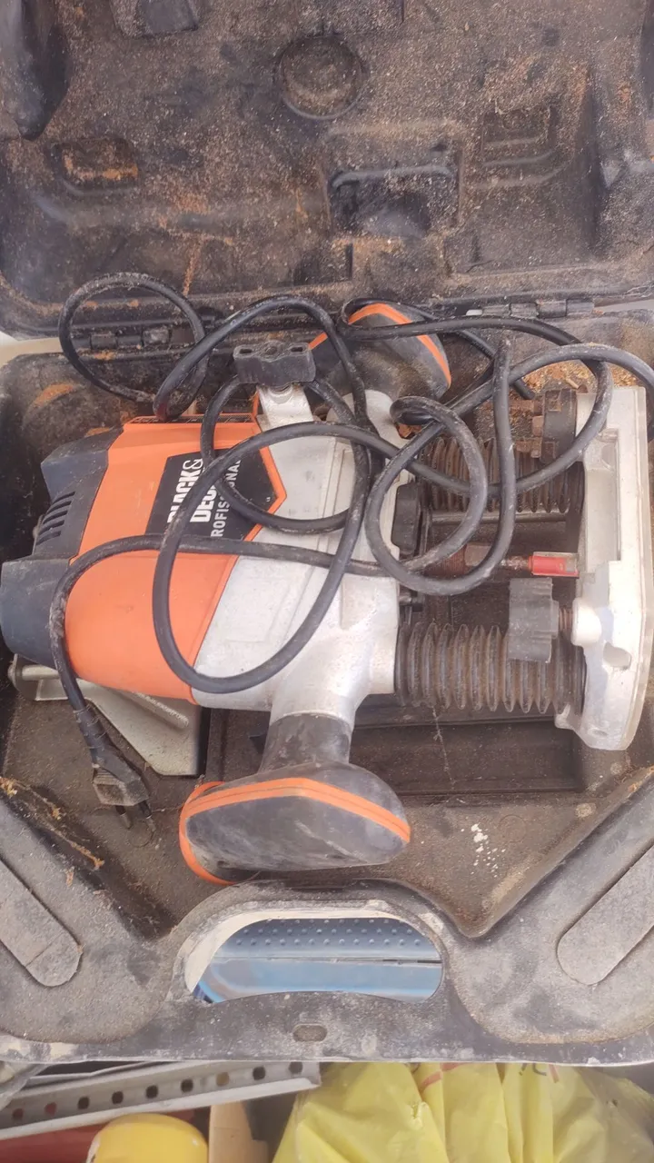 Tupia BLACK+DECKER Profissional - Usada