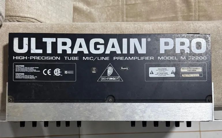 Pré-amplificador de microfone Behringer MIC2200 UltraGain Pro tubo 2 canais MIC 2200 testa - Foto 2