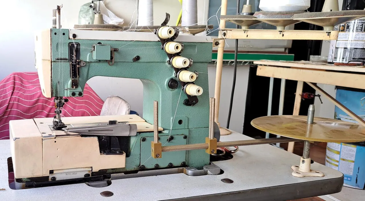 Máquina de Costura industrial galoneira kansay único dono