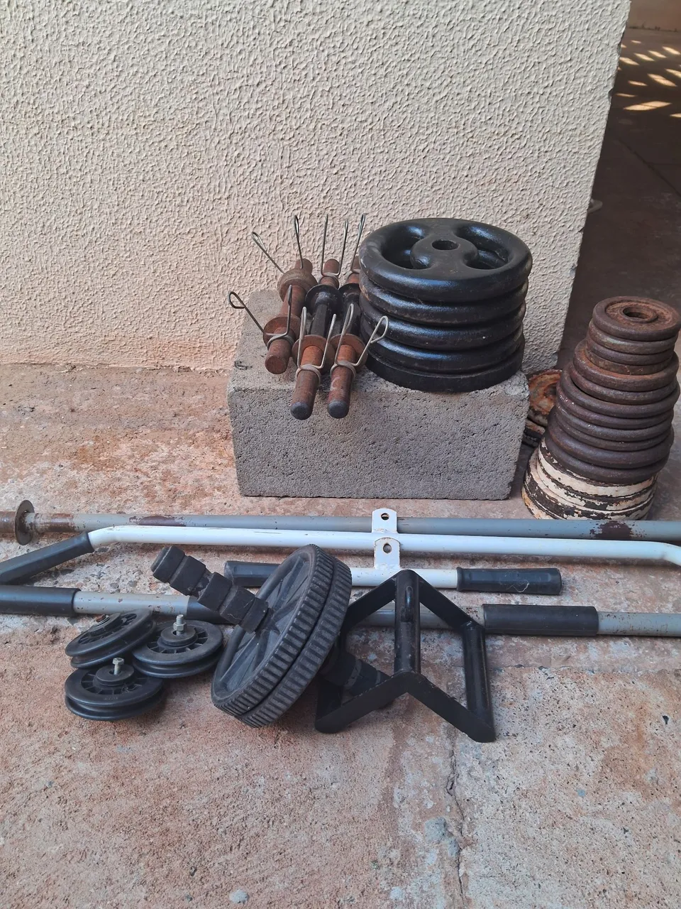 Kit Completo de Musculação: Barras, Pesos e Acessórios