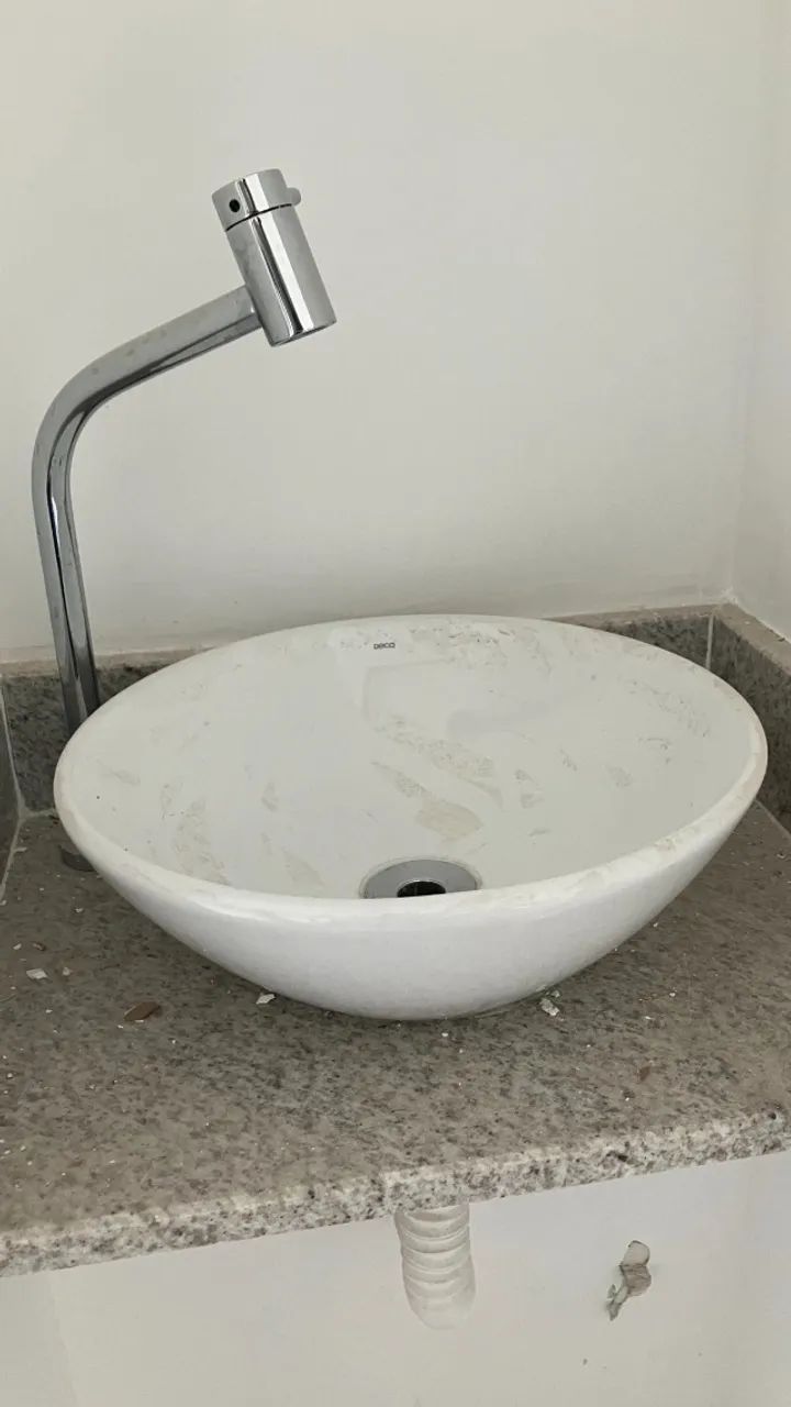 Cuba de lavabo com torneira