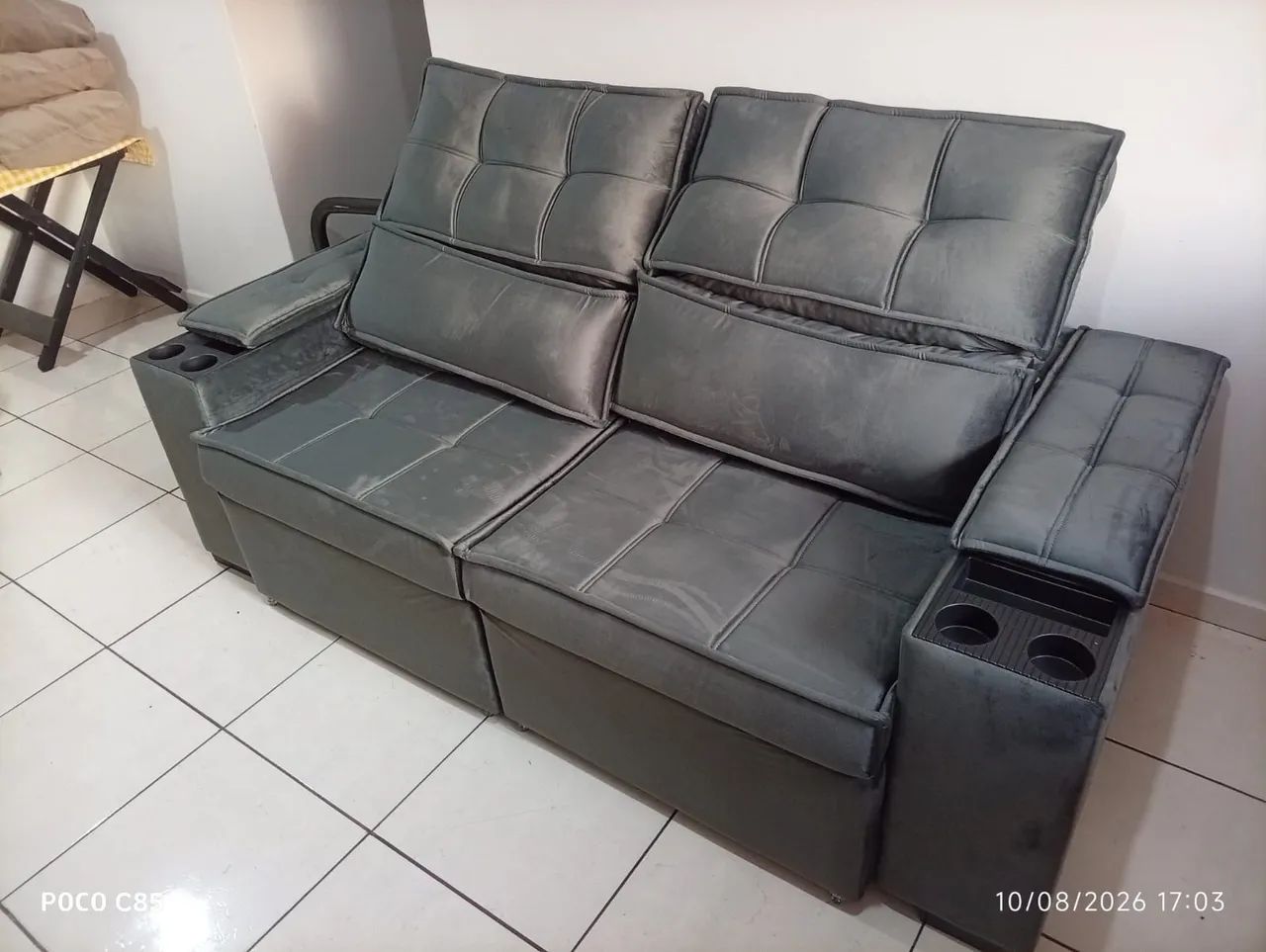 Sofá Bariloche novo com porta copos $1599, entrega grátis  - Foto 4