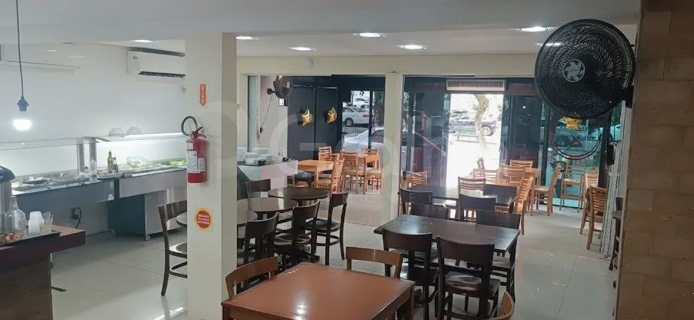 Prédio com 334m² noo centro de Florianópolis.