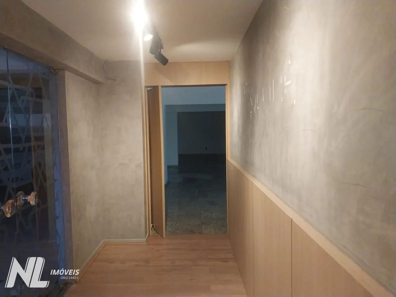 Sala Comercial Ampla no Tirol | Recepção, Salão e Vaga de Garagem - Foto 2
