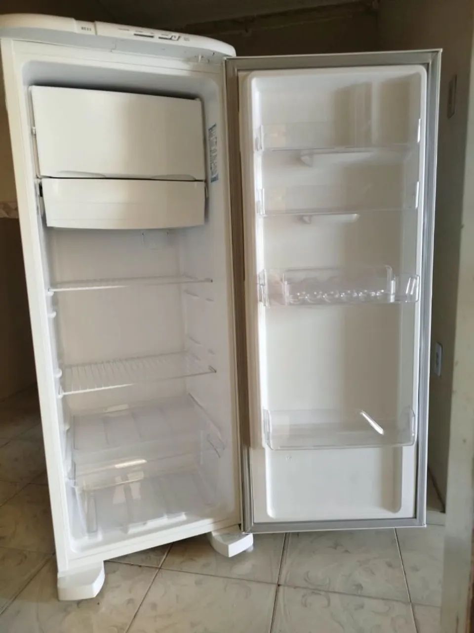 GELADEIRA ELETROLUX 240 L  - Foto 4