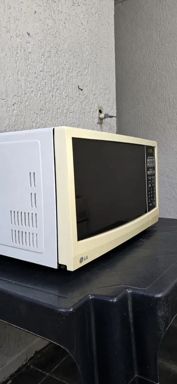 Micro-ondas Espelhado LG Impecável - Foto 2