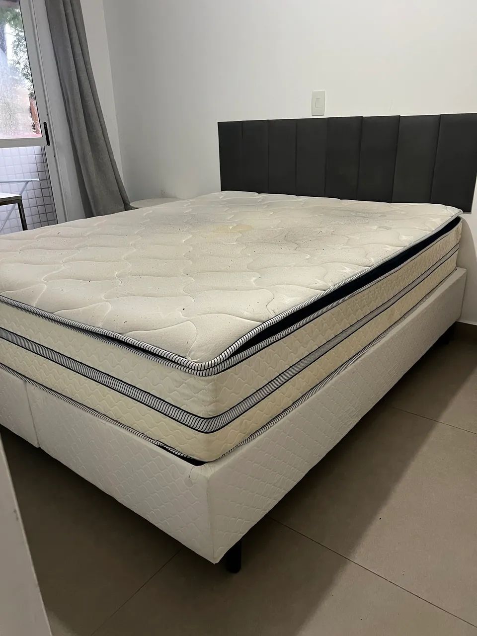 Cama Queen Seminova 