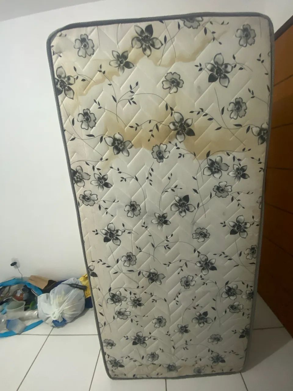 Cama Box solteiro, colchão de brinde 