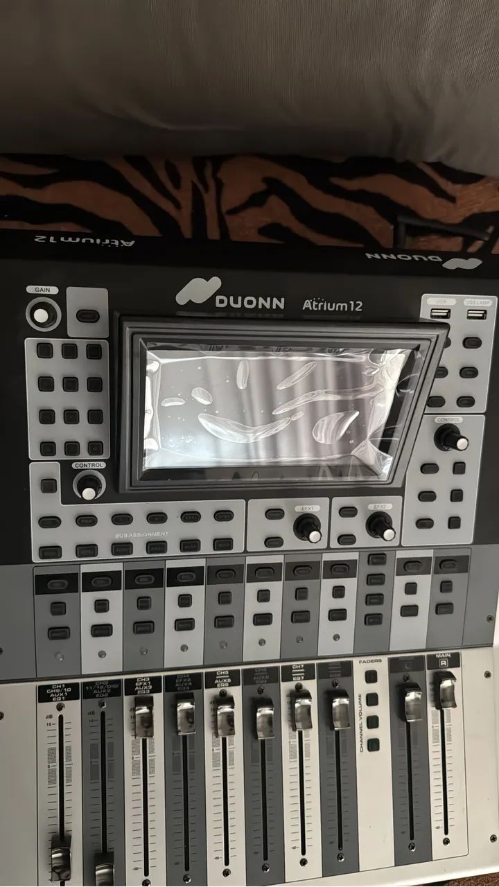 Mesa de Som Digital Duonn Atrium 12 - Perfeito Estado  
