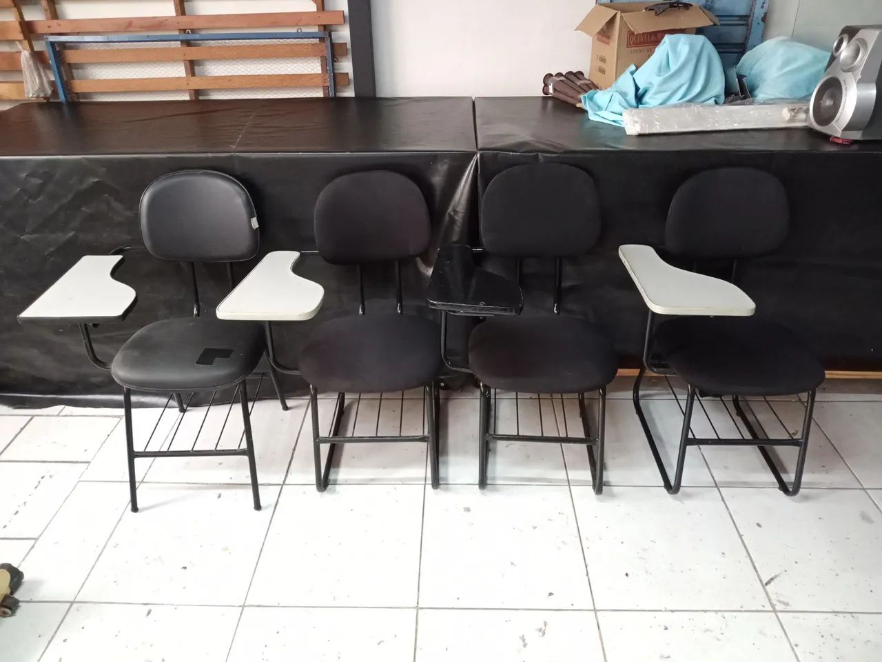 Conjunto de 4 Cadeiras Escola com Braço