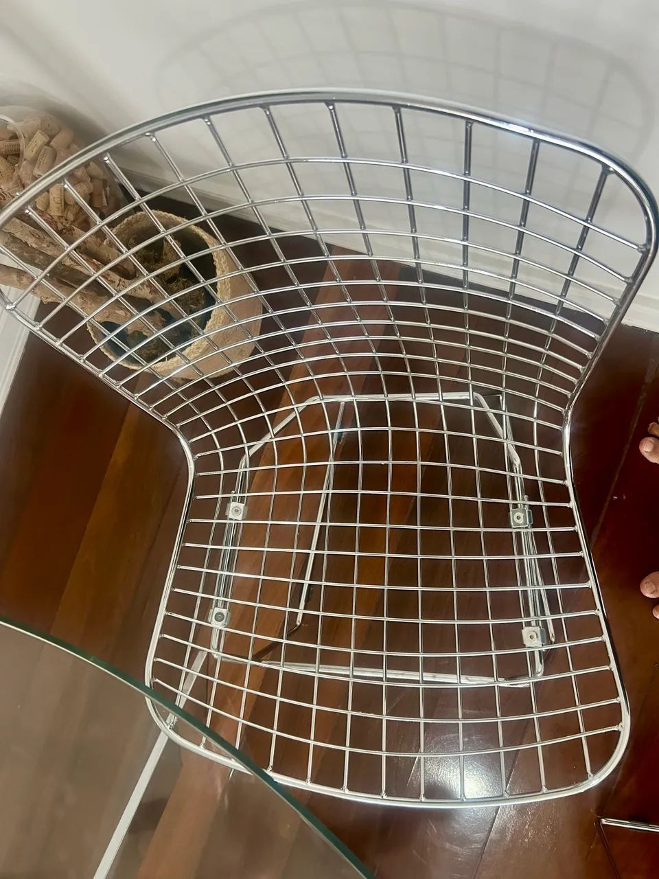 Mesa de jantar importada, adquirida originalmente na Suíça - Foto 4