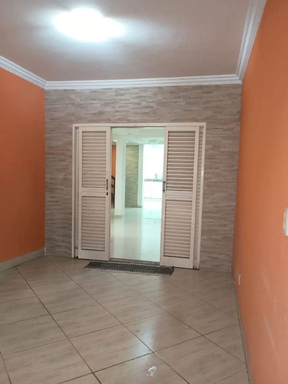 *. OPORTUNIDADE *.  CASA SOBRADO - Foto 2