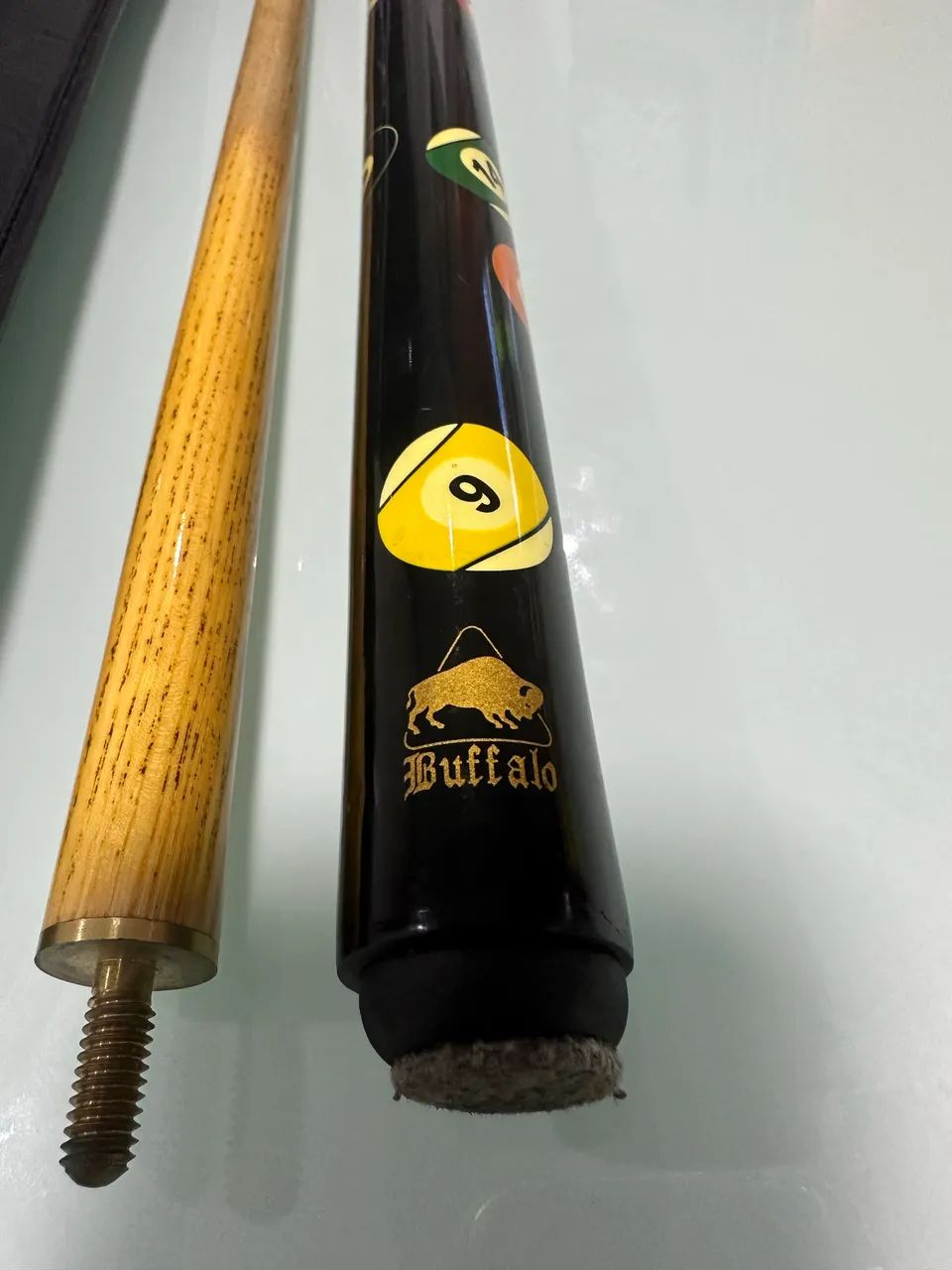 Taco de sinuca profissional Buffalo Black bipartido - Foto 2