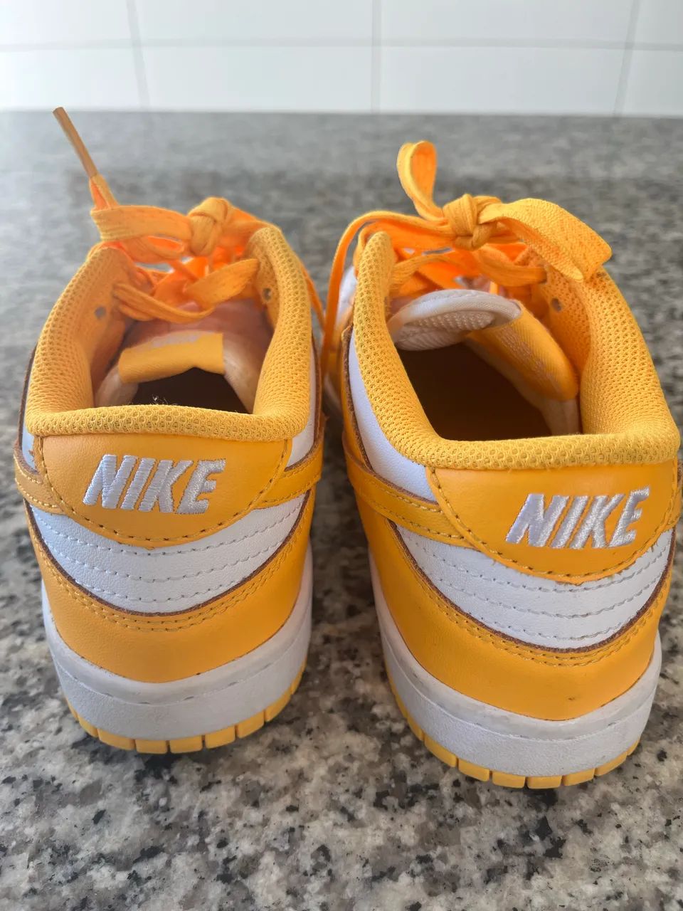 Tênis Nike amarelo - Foto 4