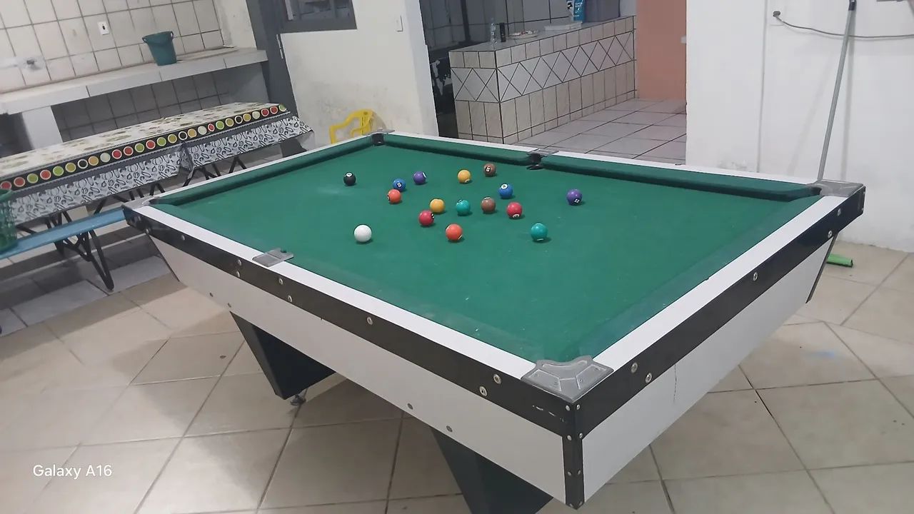 Mesa de sinuca semi novo 
