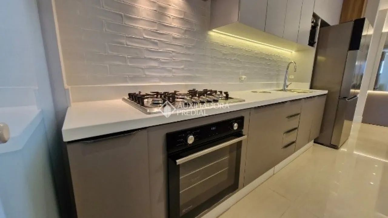 Apartamento mobiliado com 3 quartos sendo 1 suíte com closet e 2 demi-suítes e 111 m² priv - Foto 3